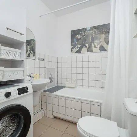 Przestronny Apartament Z Balkonem I Sypialnia By Renters