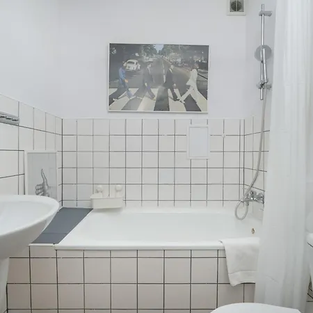 Przestronny Apartament Z Balkonem I Sypialnia By Renters